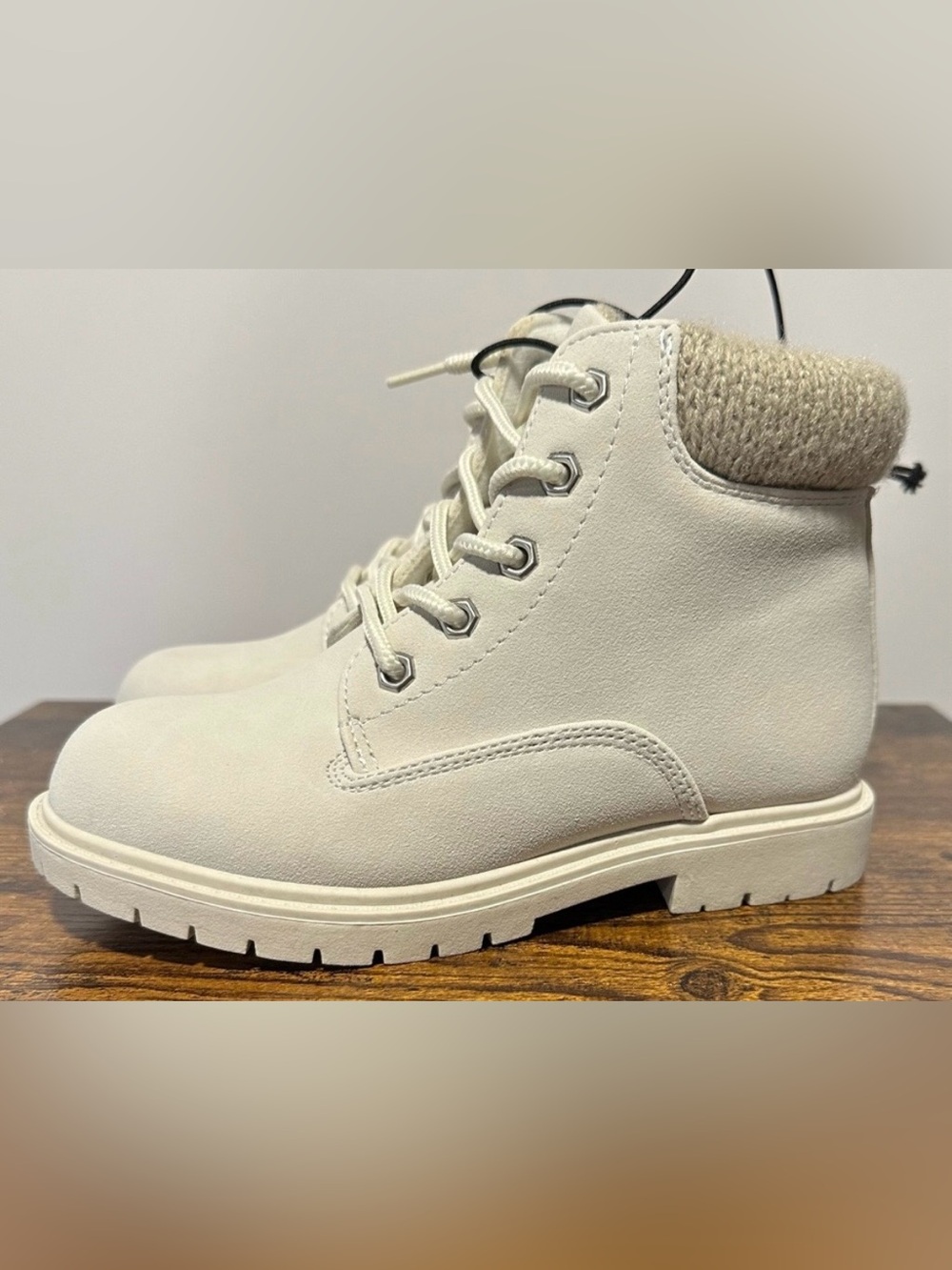 Thereabouts Big Girls Ember Off White Hiking Boots NWT Size Big girls 6